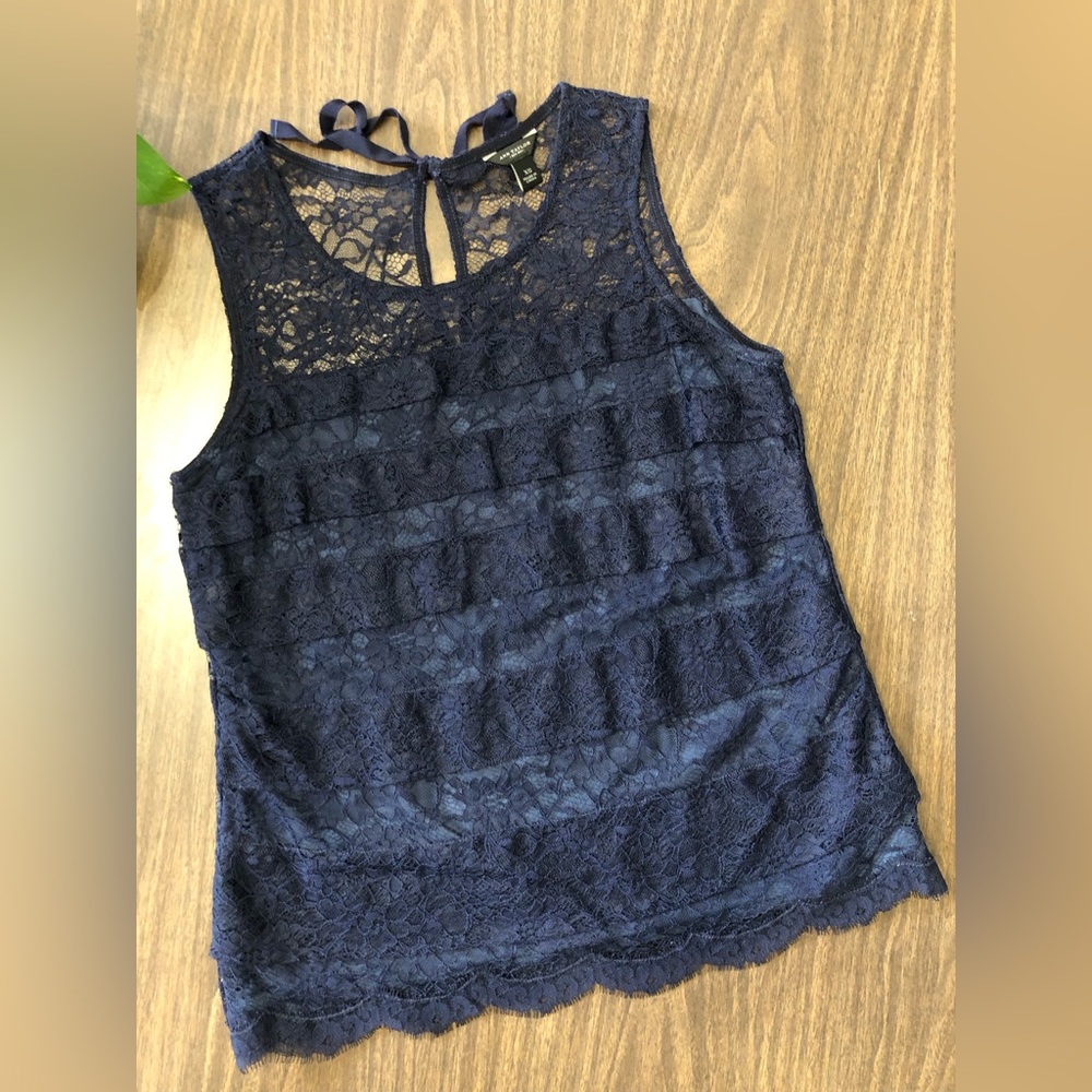 Ann Taylor sleeveless tiered lace top XS